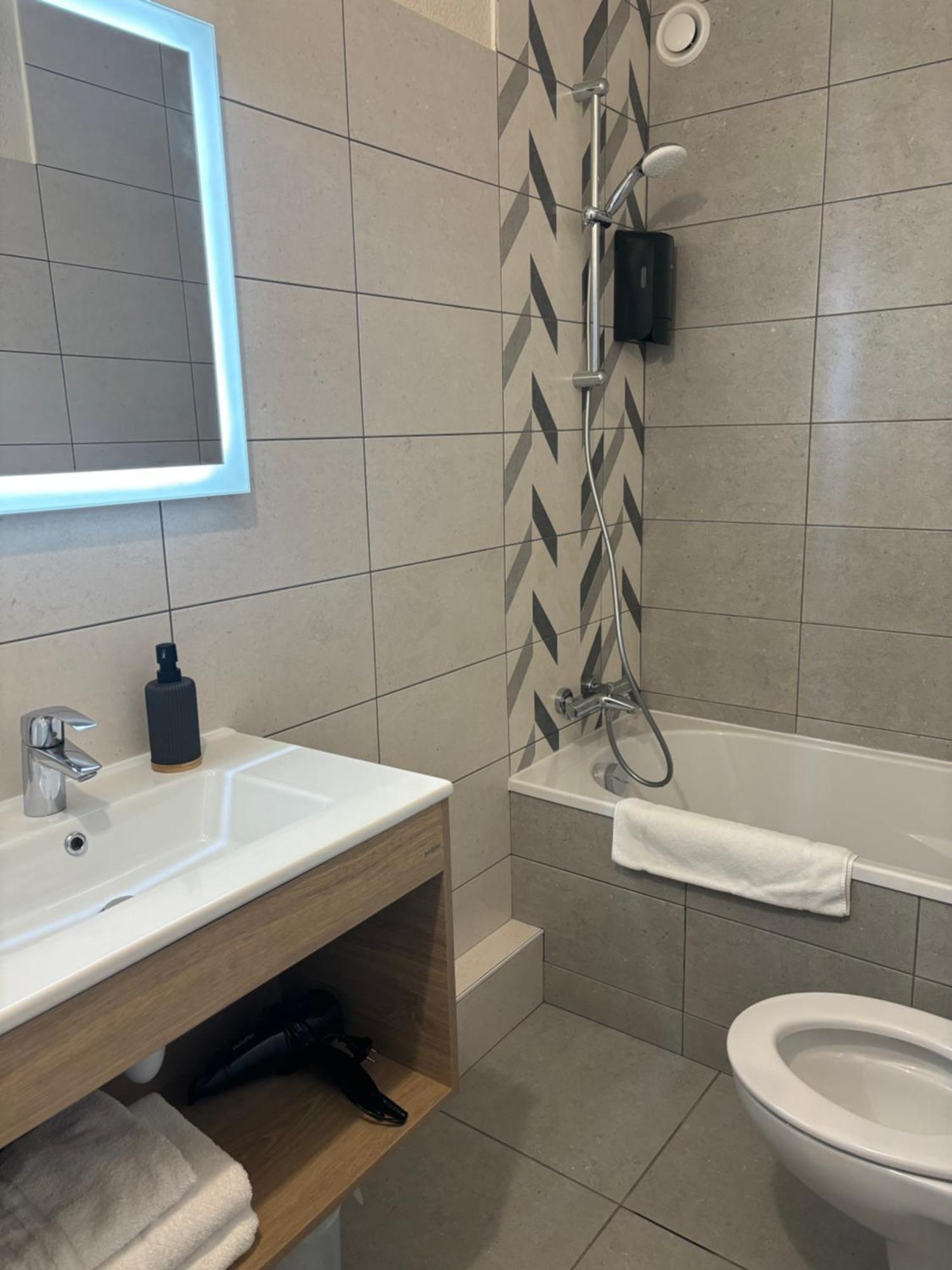 Hotel Les Charmilles Besse-et-Saint-Anastaise Eksteriør bilde