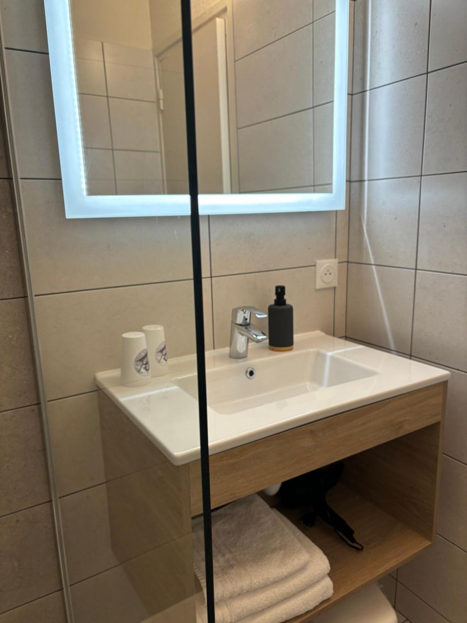 Hotel Les Charmilles Besse-et-Saint-Anastaise Eksteriør bilde