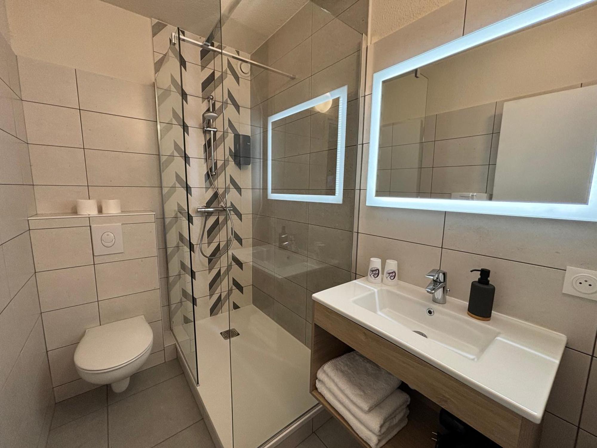Hotel Les Charmilles Besse-et-Saint-Anastaise Eksteriør bilde
